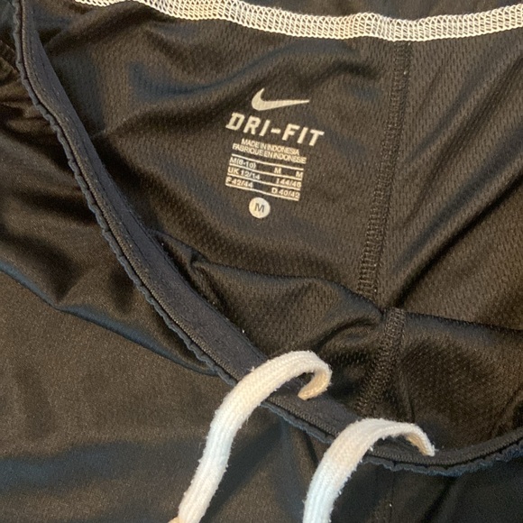 Women’s athletic shorts - Picture 2 of 3